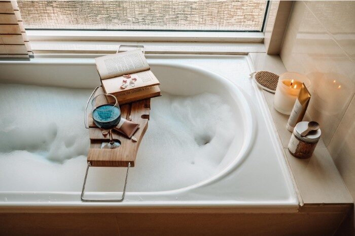 Water-saving bath idea using minimal water