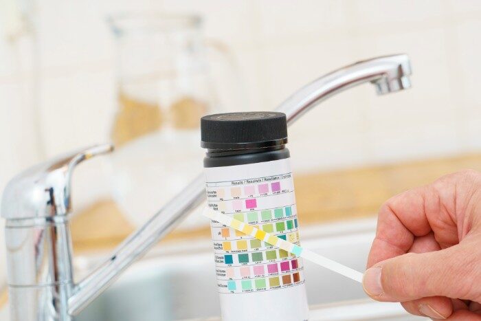 Measuring tap water quality to monitor mineral content