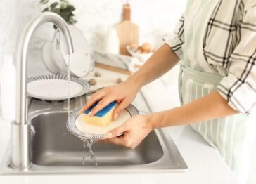 Dishwashing with tap water from salt-free water softener