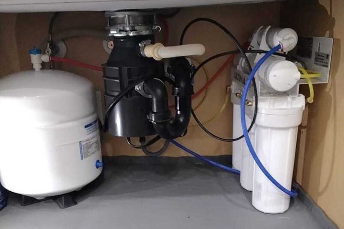 Reverse osmosis system setup with post-carbon filter for cleaner drinking water in Phoenix