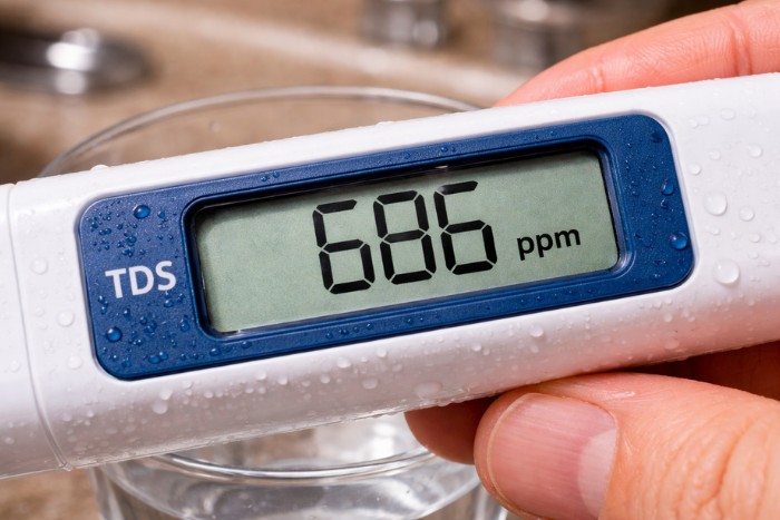 Water quality test with high TDS reading that can increase reverse osmosis filter replacement frequency